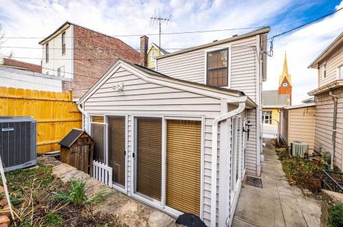 403 3 St, Aurora IN 47001-1311 exterior