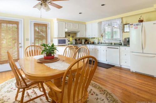 390 Pond Point Ave, Milford, CT 06460-6826