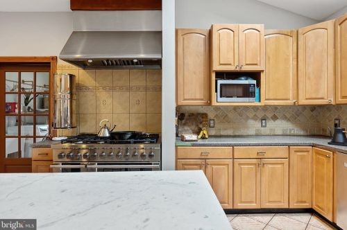 17 Lexington Ave, Camden NJ  08109-2013 exterior