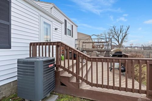 128 Wickham Farm Dr, Englewood OH  45322-2948 exterior