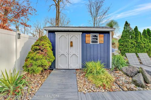 528 Devon St, Lacey NJ  08731-2328 exterior