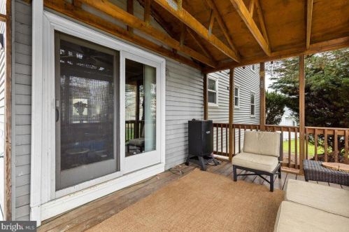 5593 Neddleton Ave, Woodbridge VA  22193-4156 exterior