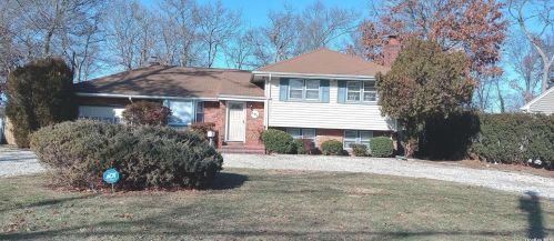 385 Nicolls Rd, Deer Park, NY 11729-1805