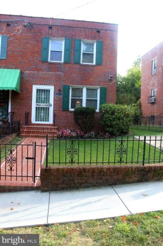 1717 Erie St, Washington, DC 20020-6316