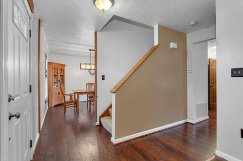 6743 Elk Rush Dr, Imperial, PA 15126-9208