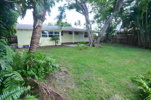 320 Plymouth Rd, West Palm Beach, FL 33405-3220