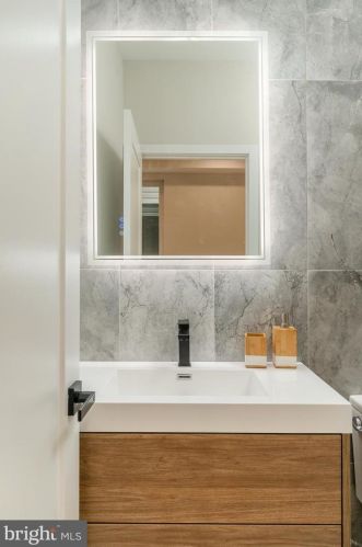 1810 Germantown Ave, Philadelphia PA 19133-1617 exterior