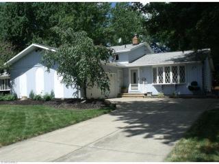 21994 Cricket Ln, Cleveland, OH 44149-1127
