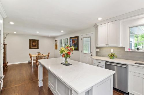 6 Orchard Dr, Flemington NJ  08822-1527 exterior