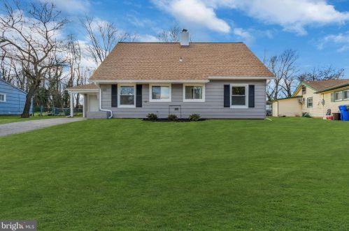 41 Sussex Dr, Willingboro, NJ 08046-1407