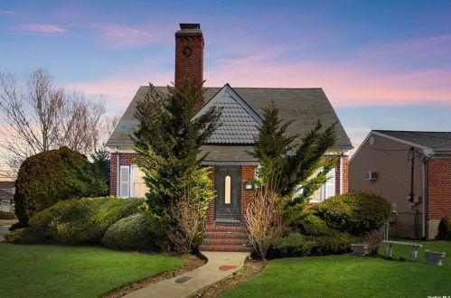 322 Buckingham Rd, Cedarhurst, NY 11516-1109