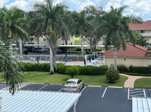 3685 Amberly Cir, Naples FL  34112-2830 exterior