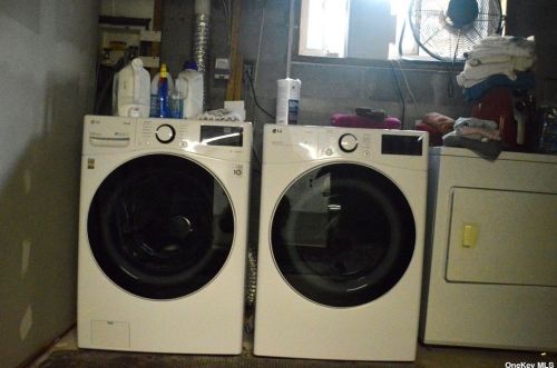 355 Heathcote Rd, North Lindenhurst NY  11757-1744 exterior