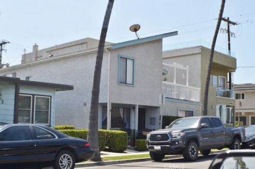116 8th St, Seal Beach, CA 90740-6332