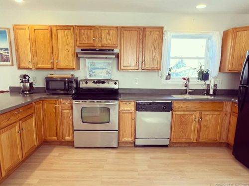73 Spruce St, Norwich CT  06351-2328 exterior