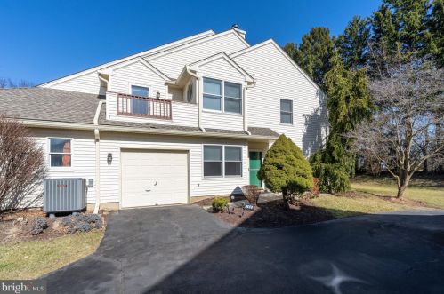 166 Lindfield Cir, Macungie, PA 18062-1122