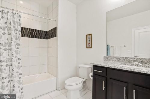 10244 Forest Lake Dr, Great Falls VA  22066-3609 exterior