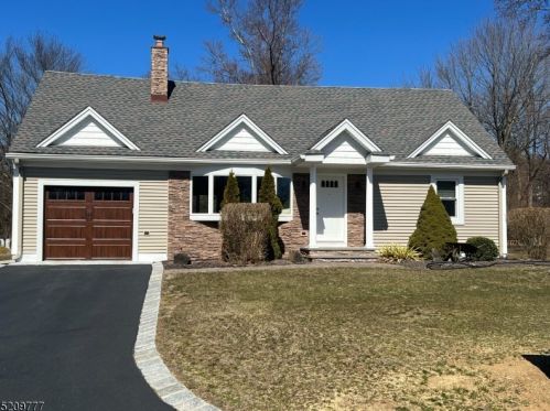8 Mulberry Ln, Parsippany NJ  07834-2208 exterior