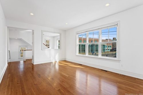 1 Dolsen Pl, Stamford CT  06901-1106 exterior