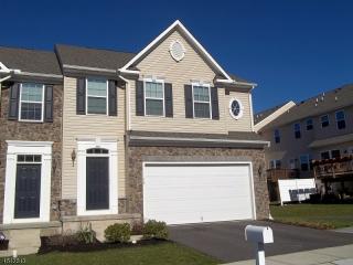 16 Washington Square Cir, Washington, NJ 07882-2486