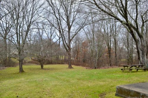40 Maythorpe Dr, Windsor, CT 06095-3838
