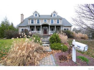 449 Chestnut St, Nazareth, PA 18064-1744