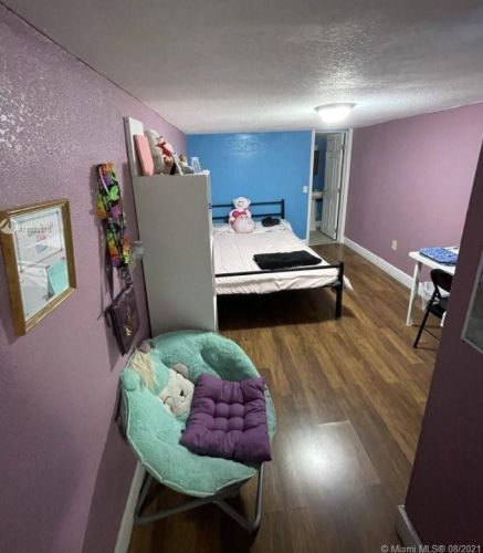 1401 29th St, Hialeah FL  33012-5551 exterior