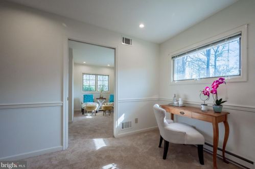 1912 Beechwood Dr, Wilmington DE  19810-4359 exterior