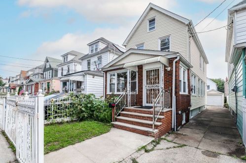 89-23 202nd St, Jamaica, NY 11423-1607