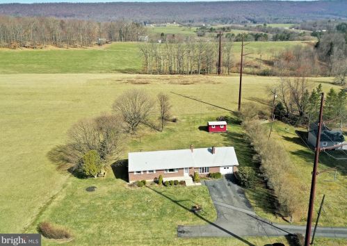33 Hallton Hill Rd, Lincoln Colliery, PA 17963-9570
