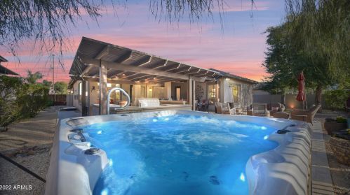 6608 Crestview Dr, Gilbert, AZ 85298-4037