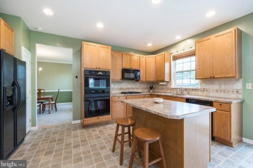 5027 Woodgate Ln, Collegeville PA  19426-3365 exterior