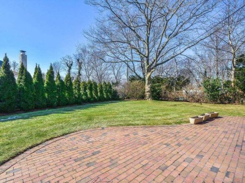 903 Gloucester Ct, Westbury NY  11590-5301 exterior