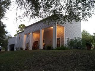 560 Hollybrook St, Kilgore, TX 75662-2076