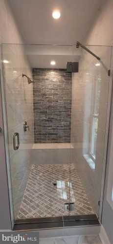 6912 Westlawn Dr, Falls Church VA  22042-2653 exterior