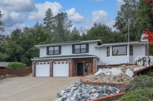 909 Rocky Hill Rd, Vallecito, CA 95247-9598