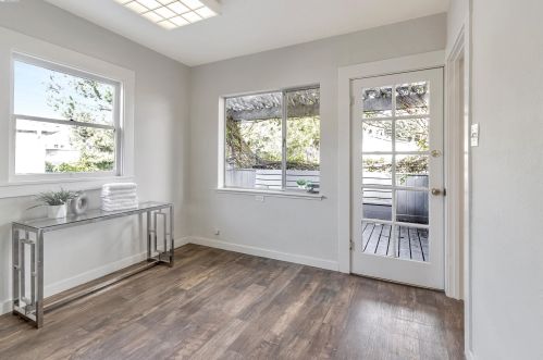 2800 Kingsland Ave, Oakland CA  94619-3325 exterior