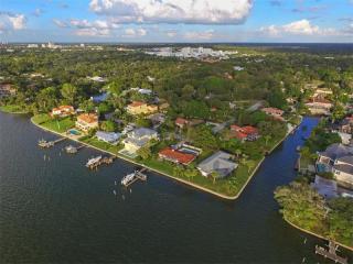 1502 Sandpiper Ln, Sarasota, FL 34239-3753