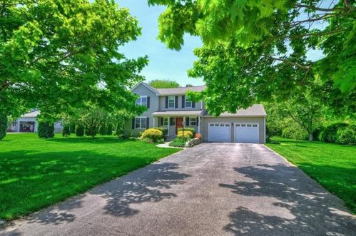 90 Hidden Lake Dr, South Kingstown, RI 02874-1816