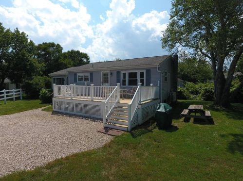 17 Aspen Dr, South Kingstown, RI 02882-5525