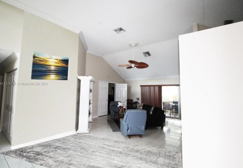 11551 10th St, Hollywood, FL 33026-4332