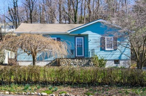 36 Kemble Ave, Nelsonville, NY 10516-2905