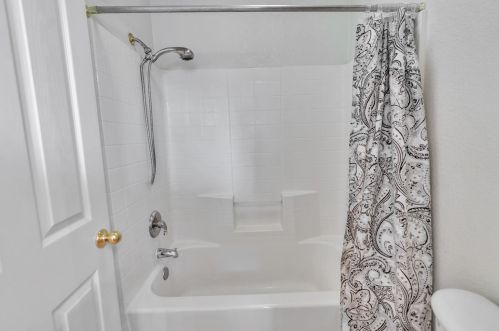 1710 Humboldt Ct, Los Banos CA  93635-5392 exterior