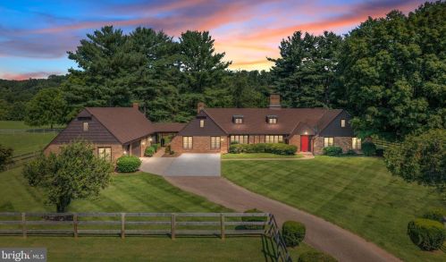 1808 Sandy Hook Rd, Strasburg, VA 22657-2948