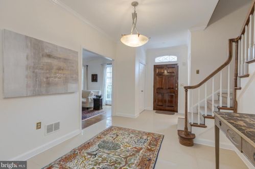 5013 Warren St, Washington, DC 20016-4371