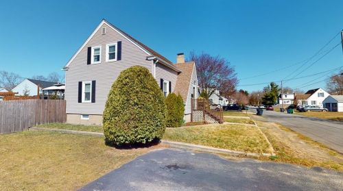 51 Majestic Ave, Warwick, RI 02888-2356