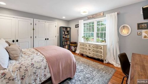 220 Allendale Ave, Allendale NJ  07401-1725 exterior