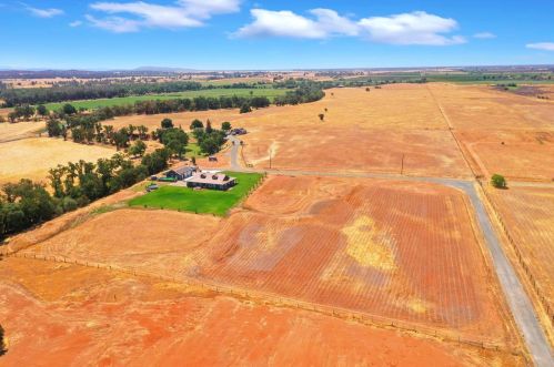 301 Sunnybrook Ln, Oroville CA  95965-8101 exterior