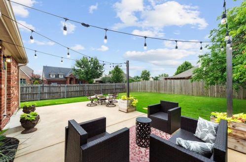 5801 Greenmeadow Dr, Argyle TX  76226-2266 exterior