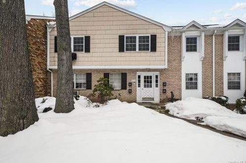 298 Parkside Dr, Airmont, NY 10901-7856